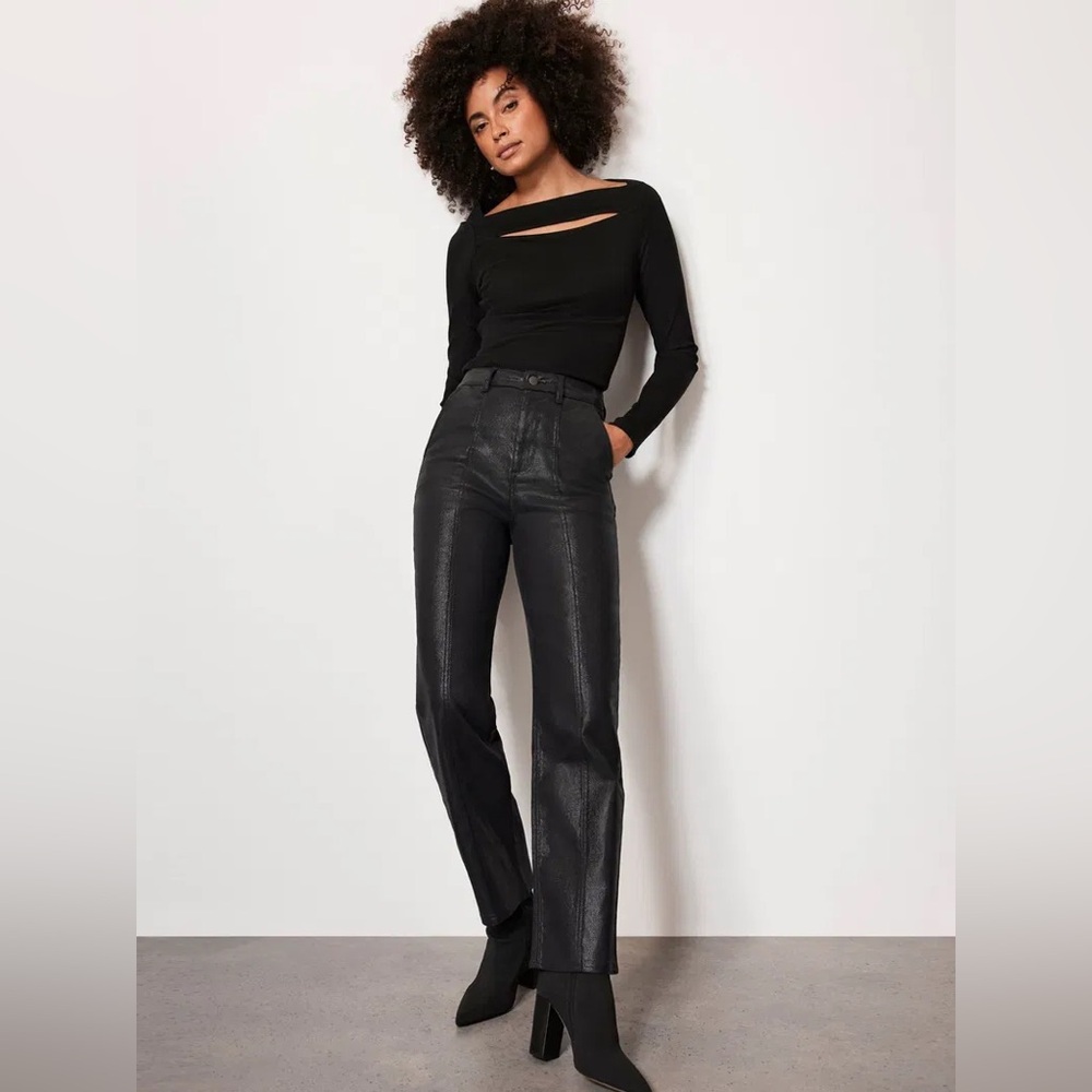 LAST CHANCE. NWT Mint Velvet High Rise Go Yo Straight Jeans!